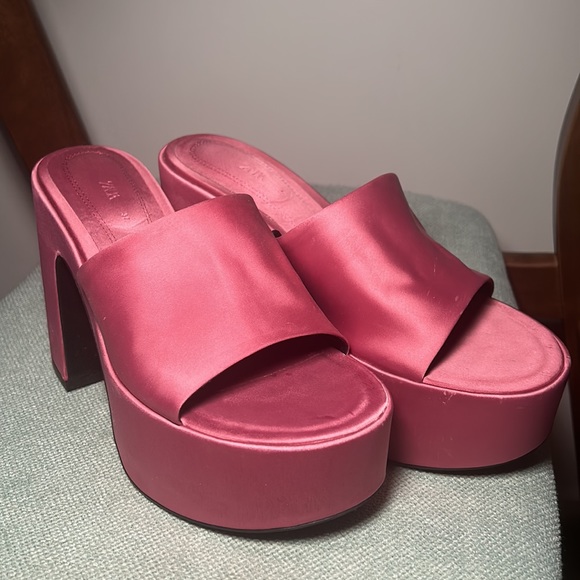 Pink heels - Picture 2 of 5